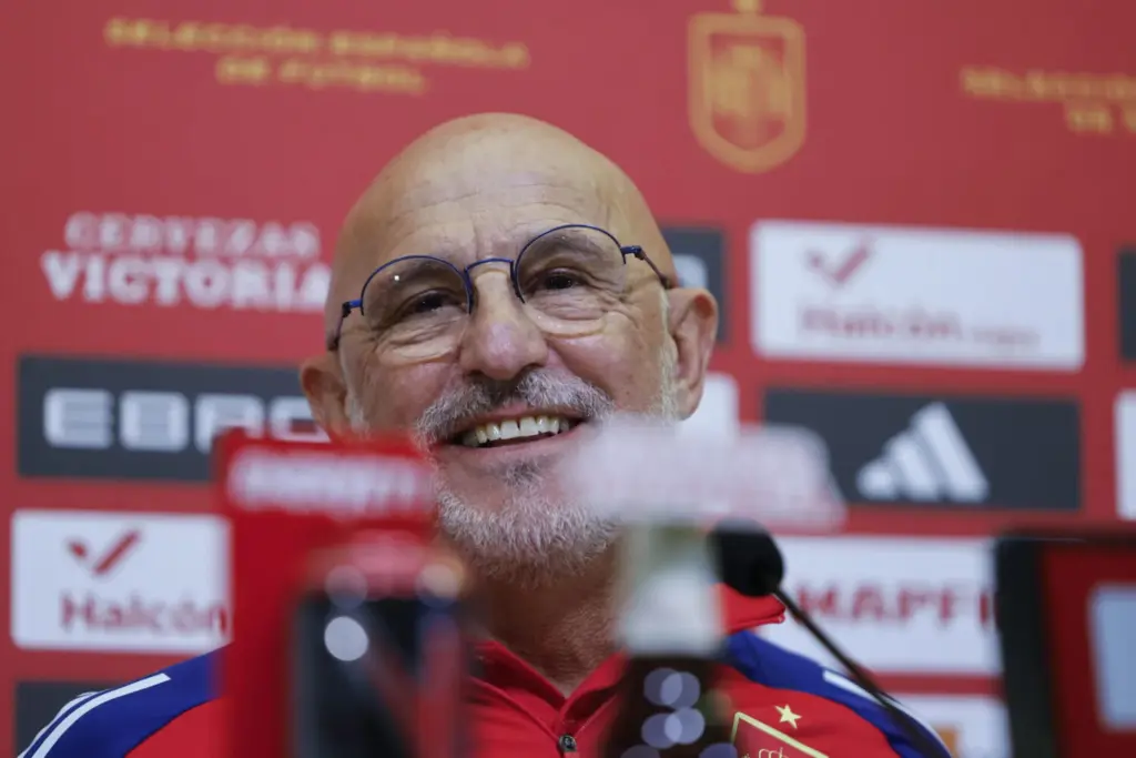 De la Fuente: "No hay conflicto con Flick ni con el Barcelona"