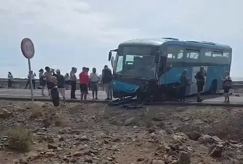 Un fallecido y dos heridos graves en un accidente entre un coche y una guagua en la GC-500