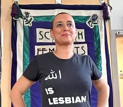 Condenada por blasfemia: más de dos años de cárcel en Marruecos por llevar una camiseta «ofensiva a dios»