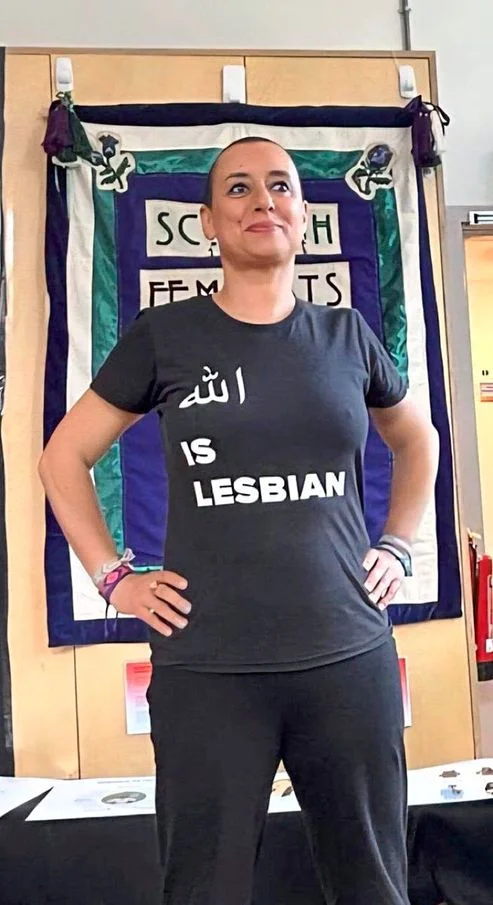 Betty Lachgar con la camiseta por la que ha sido condenada en Marruecos a dos años y medio de cárcel
