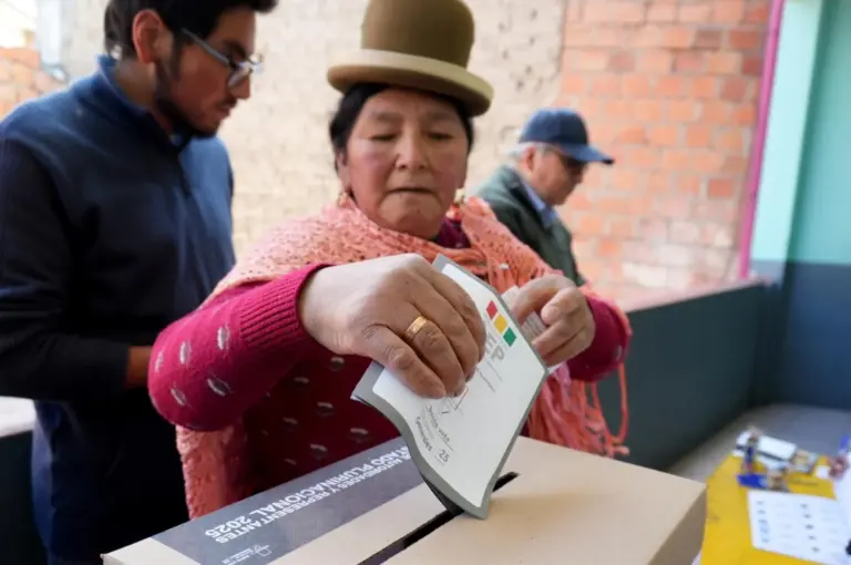 Una Bolivia en crisis pone rumbo hacia la derecha en una segunda vuelta electoral