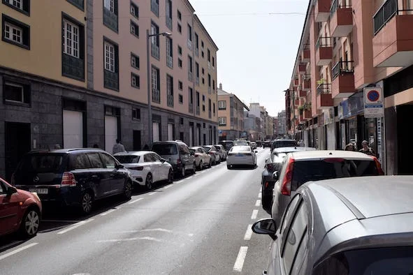 Sufre una intoxicación por humo y quemaduras en un incendio en La Laguna