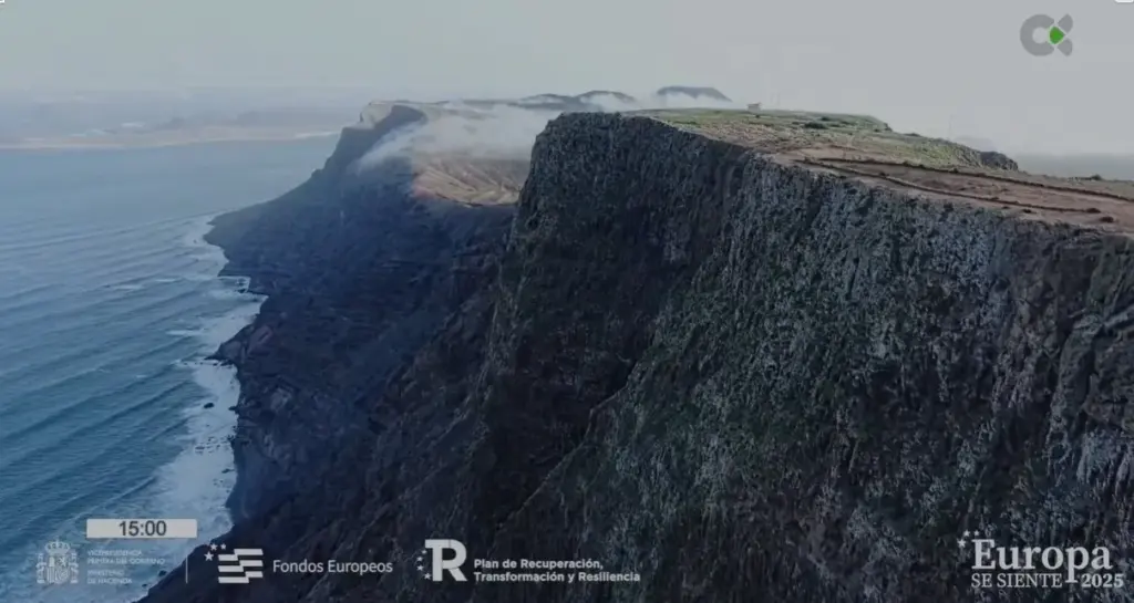 El proyecto de restauración de las cumbres de Famara, en Lanzarote, ha sido el ganador del concurso "Europa se siente". Se trata de un premio, elegido entre 350 candidaturas, organizado por el Ministrio de Hacienda que reconoce el compromiso con la sostenibilidad y el patrimonio natural.. 10 de octubre 2025
