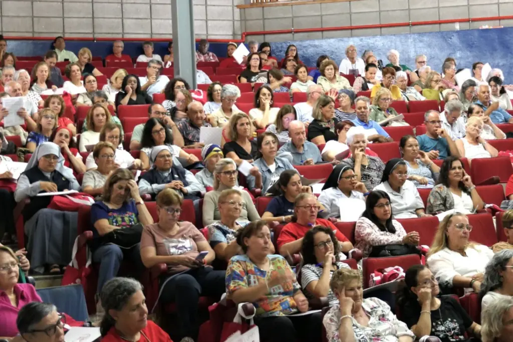 La cronificación de la pobreza se ha acentuado en Canarias, según Cáritas. Imagen de su Asamblea Diocesana 2025, cedida por la institución.