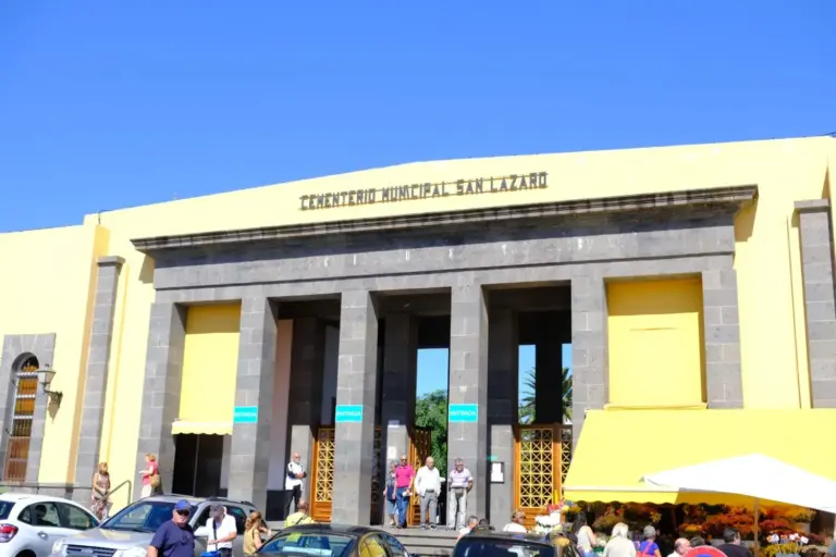 Dispositivo especial de guaguas y tráfico en los cementerios de Las Palmas de GC