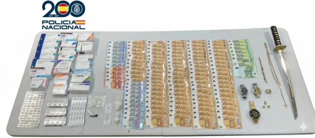 Material incautado tras la detención de una madre y un hijo en Telde por tráfico de drogas y blanqueo de capitales