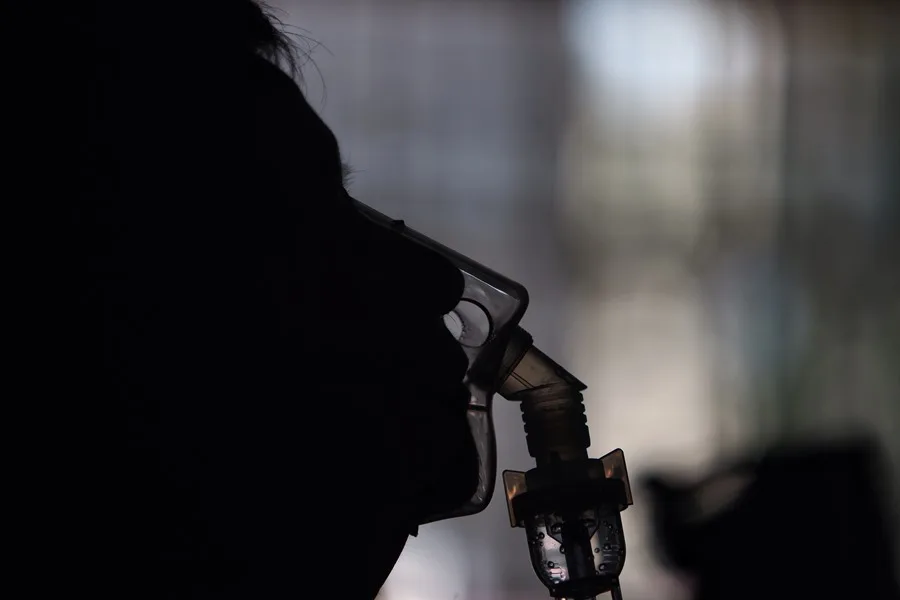 Las personas con ELA avanzada recibirán hasta 10.000 euros al mes para atención 24 horas. EFE