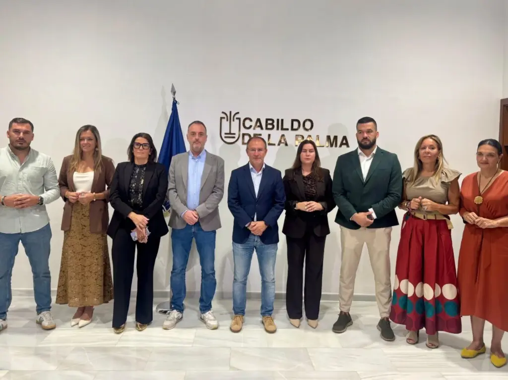 El Cabildo de La Palma reorganiza sus áreas de gobierno tras incorporar a Mónica Gómez. 