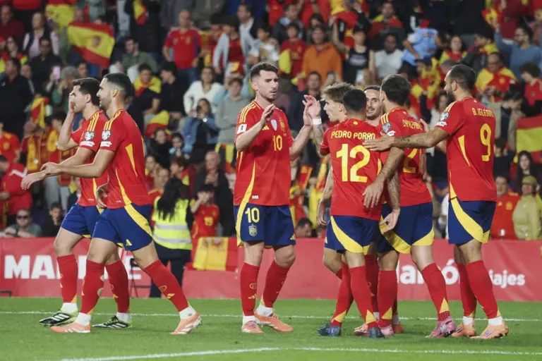 España iguala su mejor racha sin perder con un triunfo cómodo ante Bulgaria (4-0)
