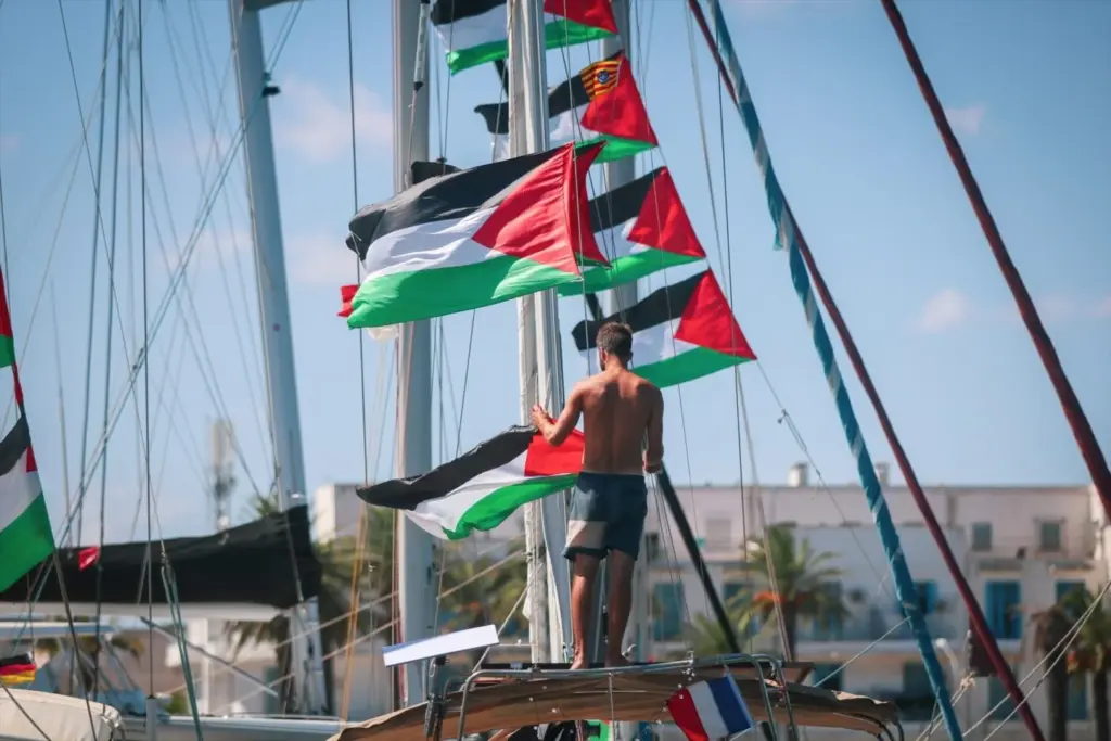 La flotilla denuncia la "guerra psicológica" de Israel contra sus tripulantes a medida que se aproxima a Gaza. Europa Press.