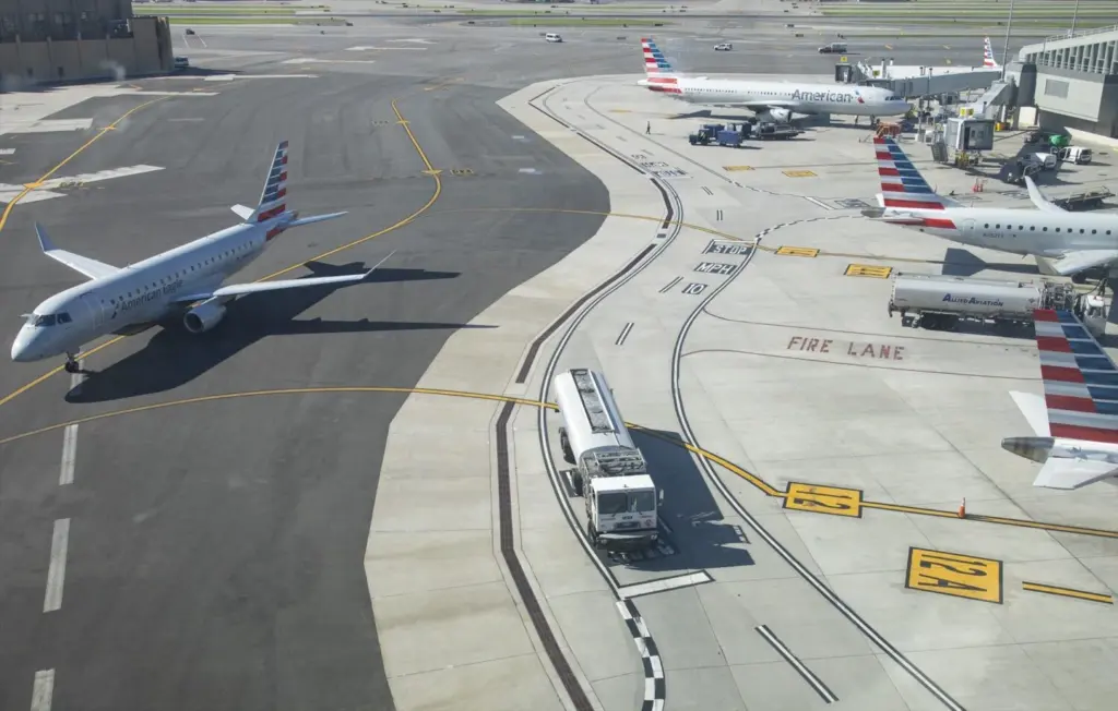 Aeropuerto de LaGuardia, en Nueva York, donde han chocado dos aviones es pista