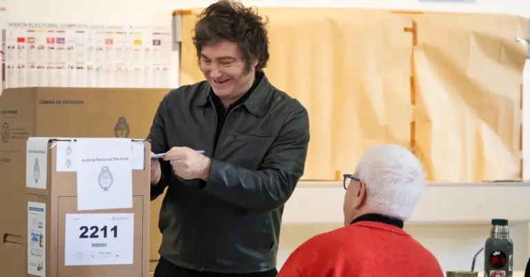 El partido de Milei gana las elecciones legislativas en Argentina