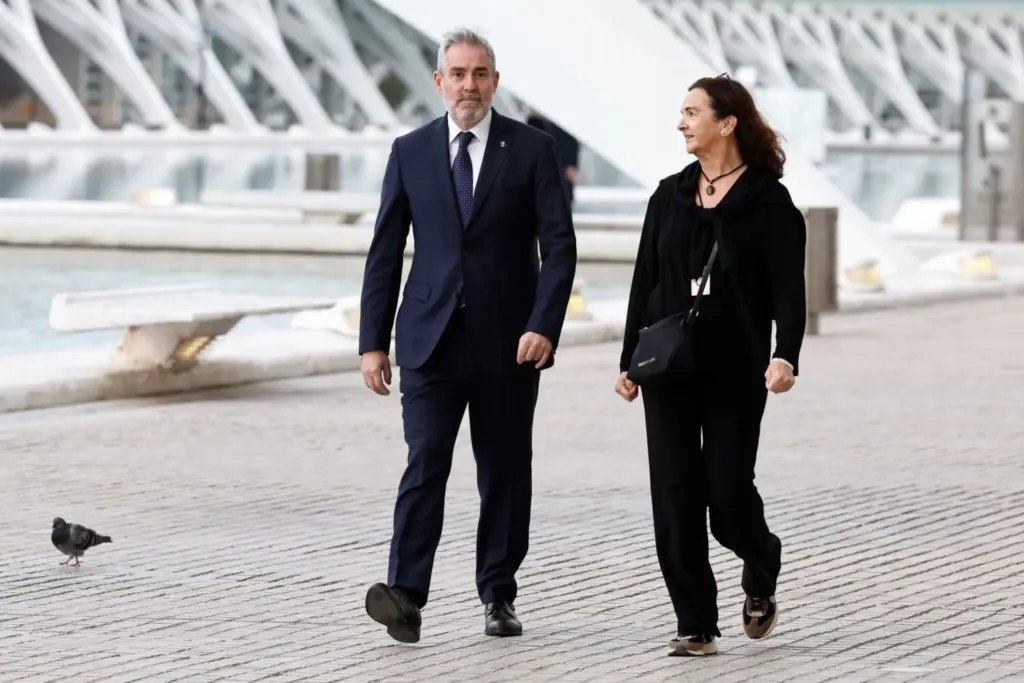 El presidente de Canarias, Fernando Clavijo, a su llegada al Museo de la Ciencia de la ciudad de València