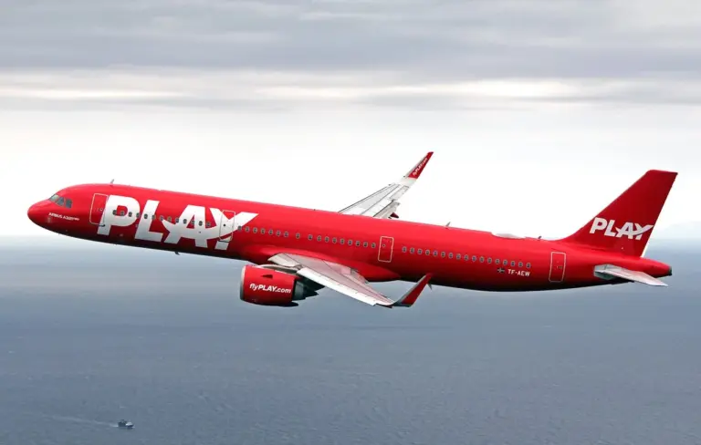 La quiebra de la aerolínea Fly Play deja a cientos de canarios atrapados en Islandia