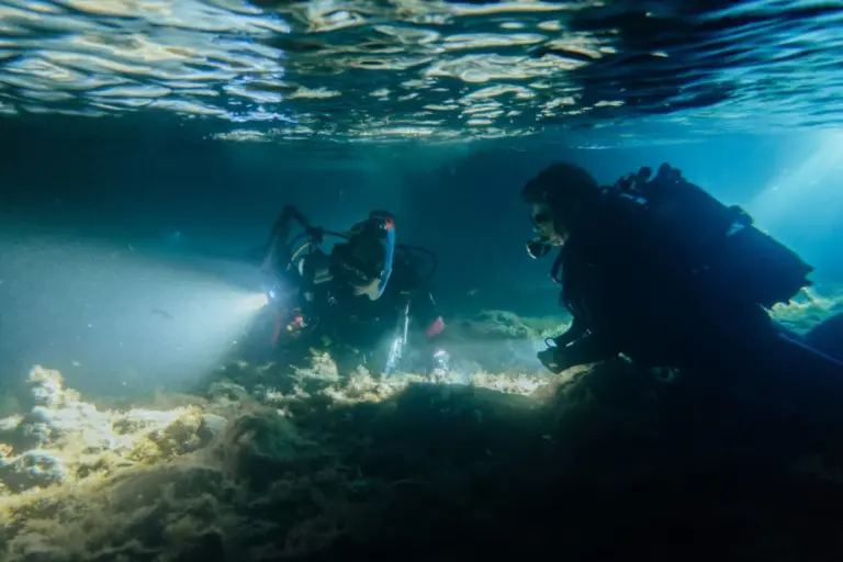 El Fotosub Nocturno inaugura la competición en Las Canteras