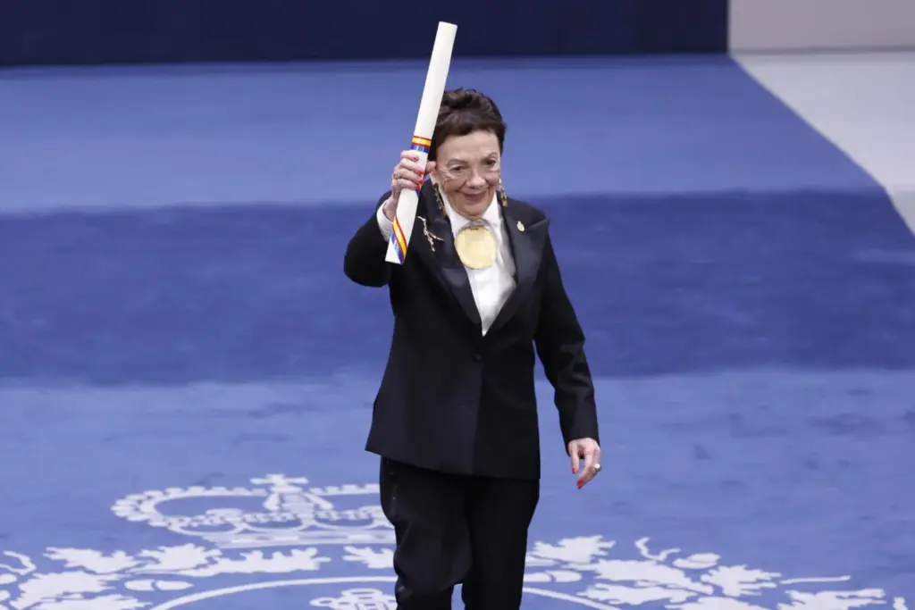 Felipe VI y la princesa Leonor reflexionan sobre la convivencia democracia y la diversidad en los Premios Princesa de Asturias 2025