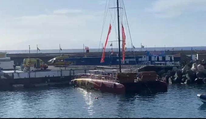 Un hombre grave tras sufrir un accidente con la hélice de una embarcación en Adeje