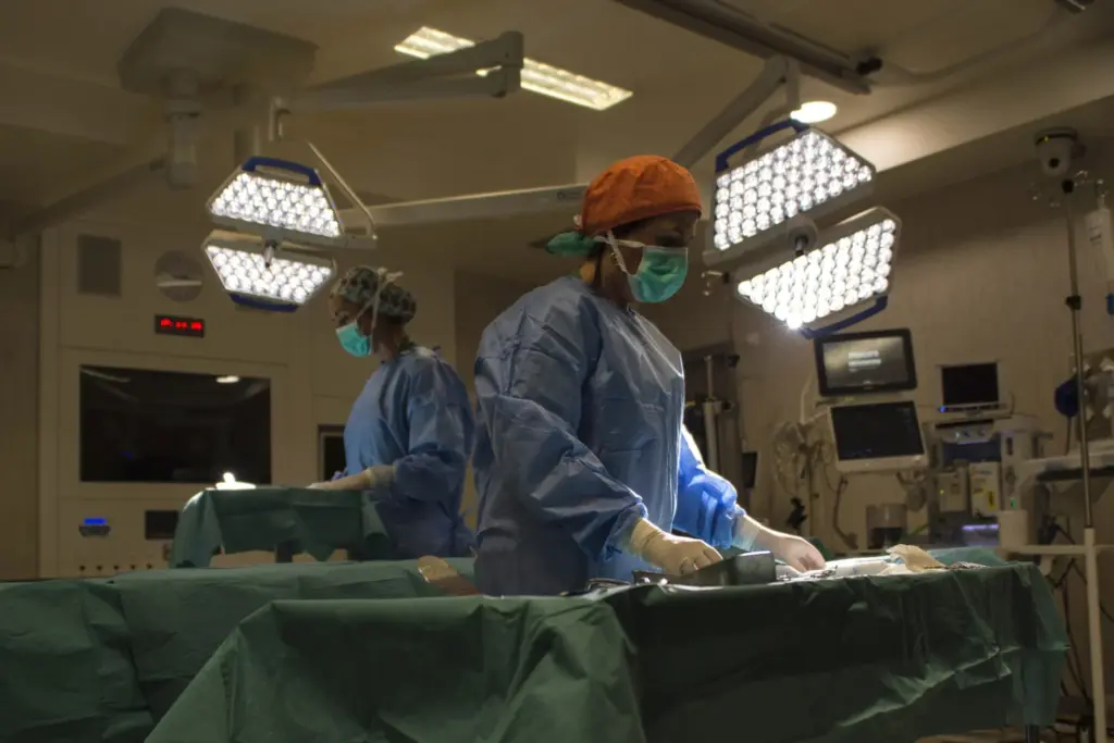 'Imprescindibles', del premio de fotografía FotoEnfermería, organizado por el Colegio General de Enfermería