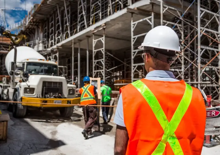 El coste del absentismo laboral superará los 32.000 millones este año, según la CEOE