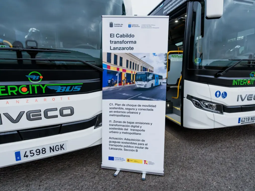 Lanzarote refuerza su transporte público con la incorporación de cinco guaguas híbridas