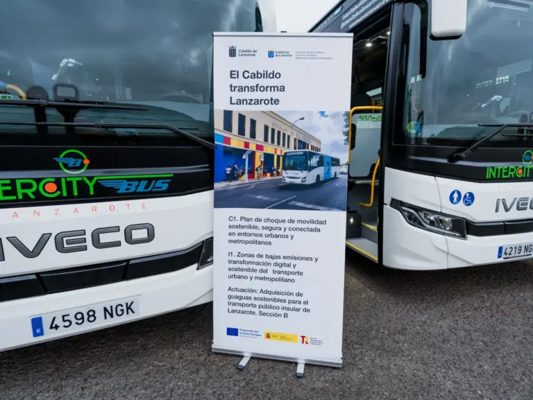 Lanzarote refuerza su transporte público con la incorporación de cinco guaguas híbridas