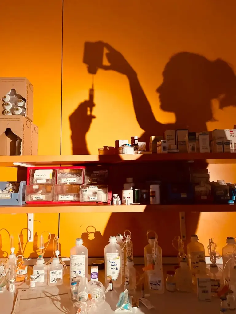 'Las noches de las urgencias", de Mónica Soria Madrid, del premio de fotogrfaía FotoEnfermería, organizado por el Colegio General de Enfermería