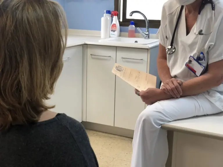 El número de médicos creció un 3,3 % y el de enfermeras un 2,5 % en 2024