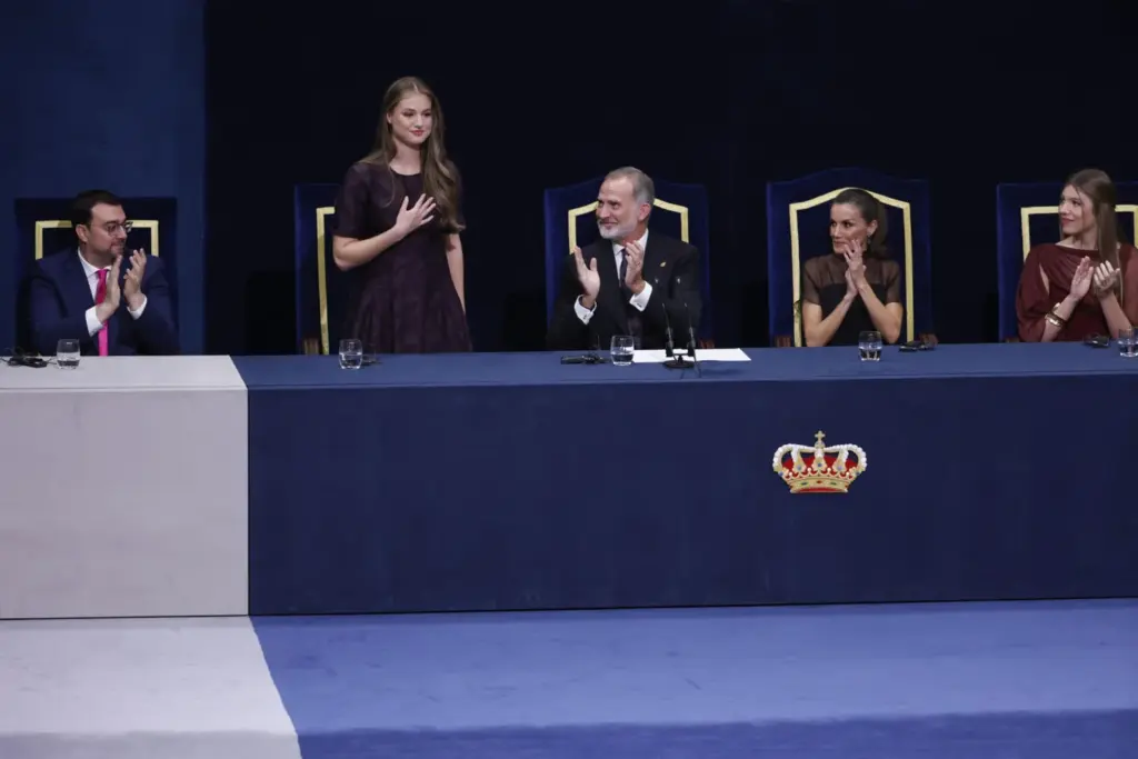 Felipe VI y la princesa Leonor reflexionan sobre la convivencia democracia y la diversidad en los Premios Princesa de Asturias 2025