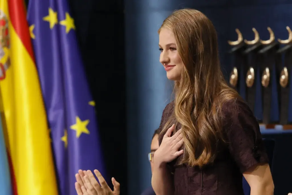 Felipe VI y la princesa Leonor reflexionan sobre la convivencia democracia y la diversidad en los Premios Princesa de Asturias 2025