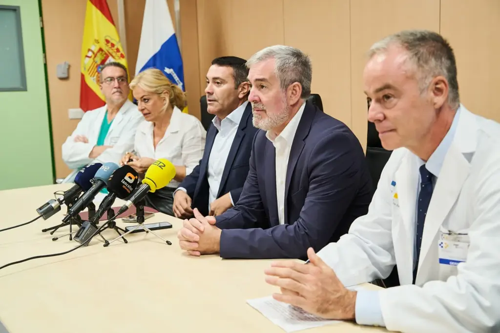 Rueda de prensa sobre cirugía robótica que se incorpora al Hospital Universitario Molina Orosa de Lanzarote