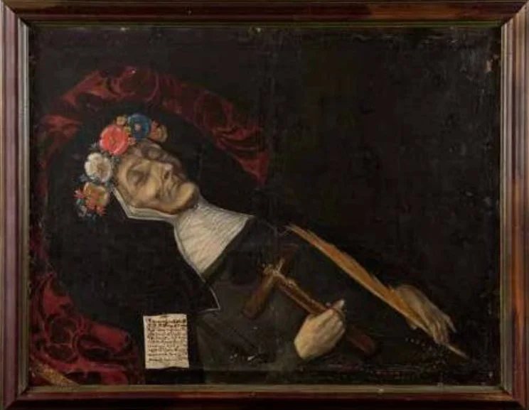 Retrato funerario de religiosa en el lecho de muerte. Lleva corona de flores, crucifijo, rosario y palma en la mano.