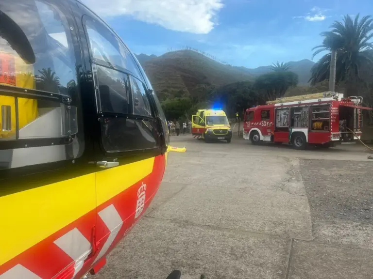 Un hombre en estado grave tras volcar con su coche en Tenerife