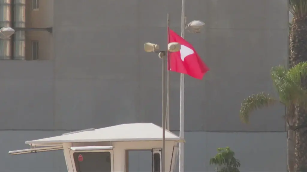 Bandera roja por vertidos fecales en El Reducto y Flamingo por vertidos fecales