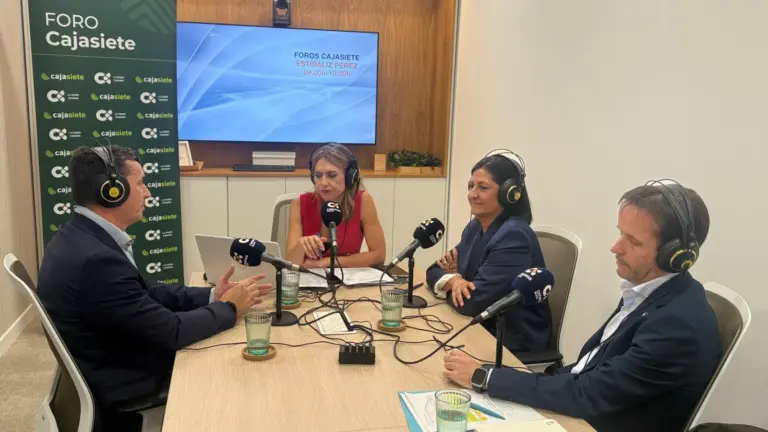 El Foro Cajasiete analiza los desafíos de la movilidad en Canarias