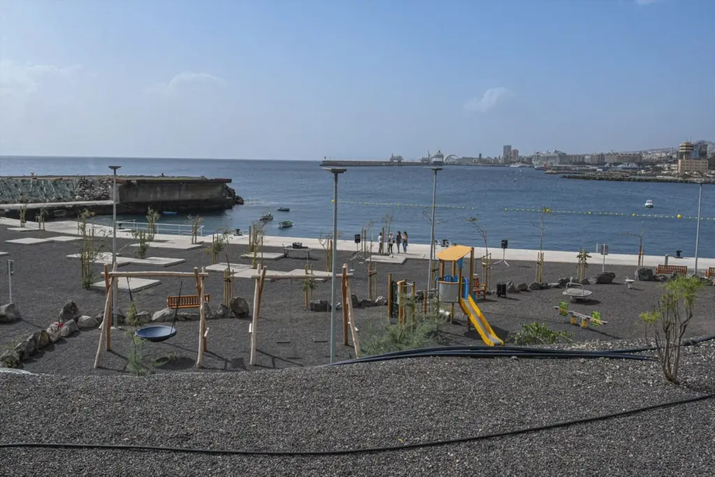 Cerrado al baño el litoral de Valleseco, Tenerife, por un vertido. Foto Puerto de Tenerife.