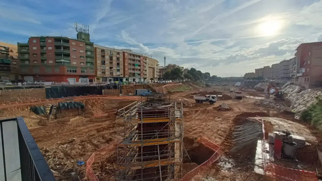 Zona en obras que aún se recuperar de los estragos de la dana. Imagen: Samuel Alonso