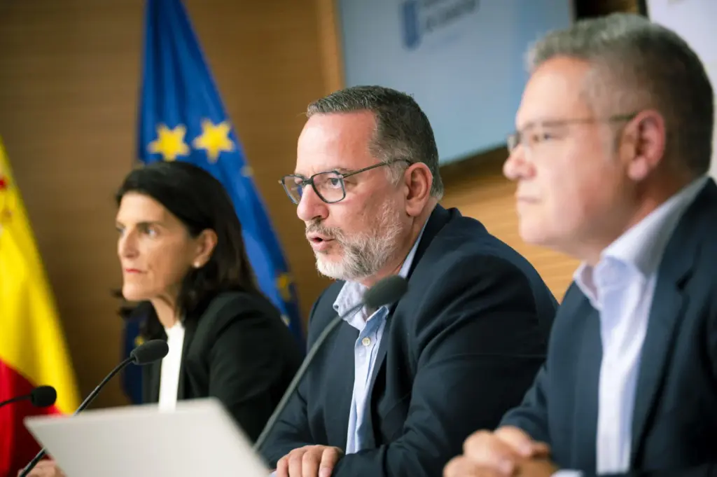 El consejero de Educación, Poli Suárez, durante la presentación del proyecto para controlar el absentismo escolar / Gobierno de Canarias