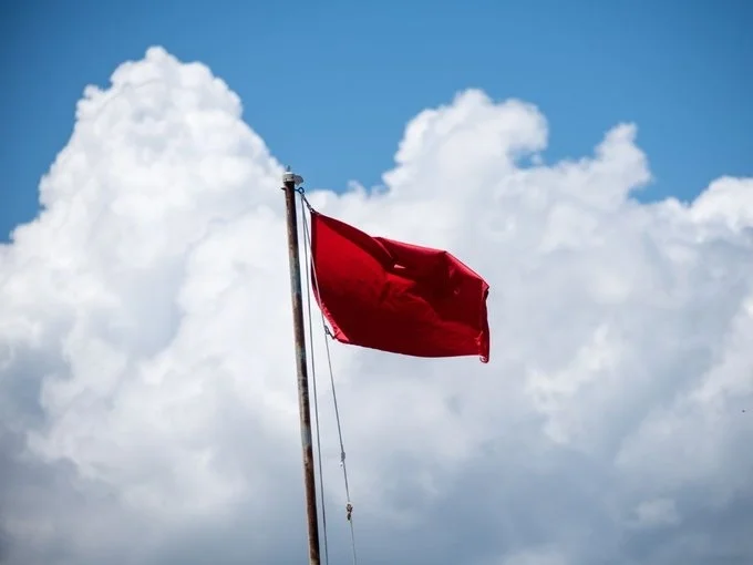 Se recomienda no tocar a los dragones azules ni acercarse a la orilla hasta que sea totalmente seguro, así como respetar las señales