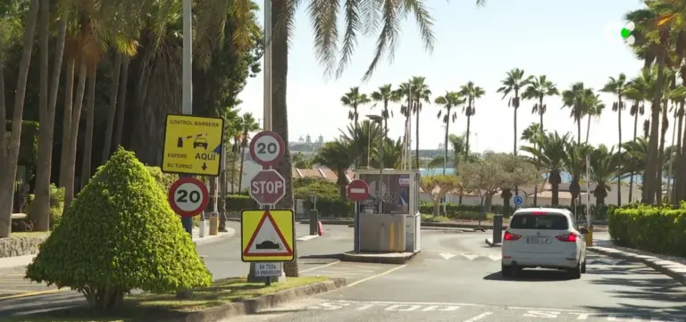 La barrera para acceder a la playa de Pasito Blanco ya está abierta para todos los vehículos