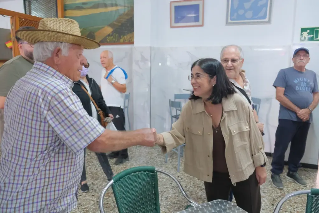 Carolina Darias visita Lomo Los Frailes para atender las propuestas de los vecinos