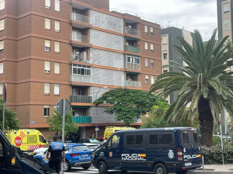 Un hombre se atrinchera con un cuchillo en Santa Cruz de Tenerife