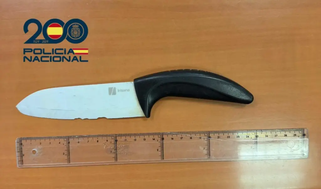 Cuchillo que llevaba el detenido para robar en un restaurante de Vegueta