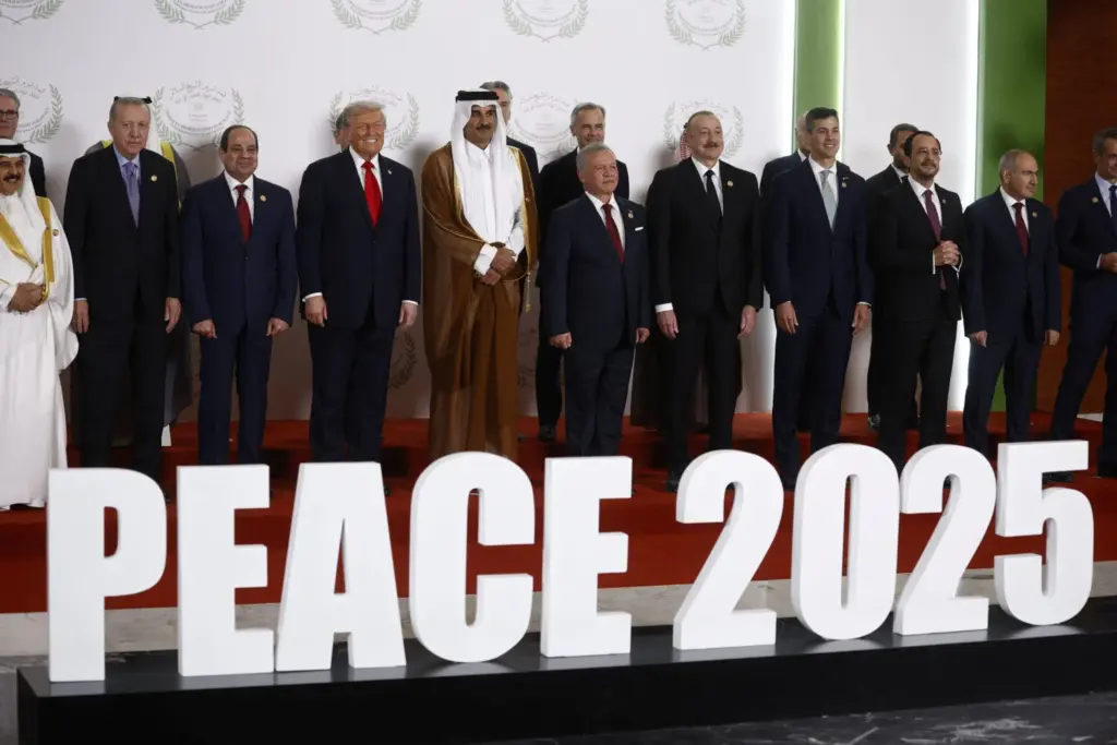 Foto de todos los dirigentes del plan de paz de Gaza / Reuters 