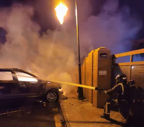 Detienen a un hombre por incendiar varios vehículos en Adeje
