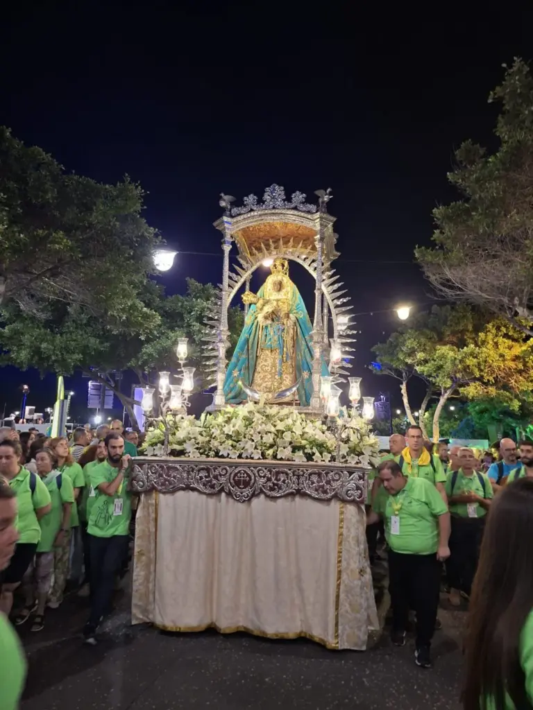 Inicio procesión Virgen de Candelaria Santa Cruz de Tenerife 24 octubre 2025