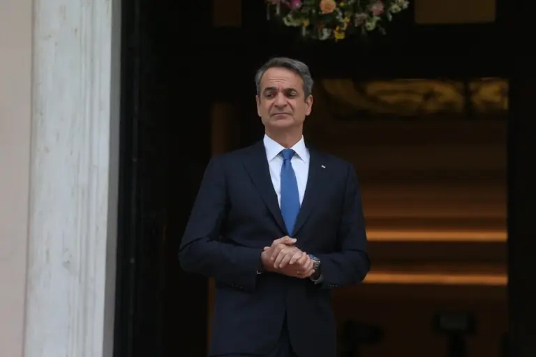 El parlamento de Grecia aprueba extender la jornada laboral hasta las 13 horas diarias