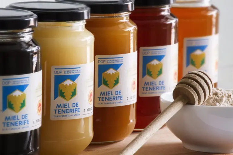 ‘De campo y mar’ destaca el potencial de la miel DOP de Tenerife, el oro dulce de Canarias