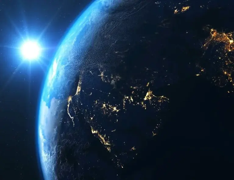 El cielo nocturno permite esta semana ver lluvia de estrellas, cometas y la Vía Láctea