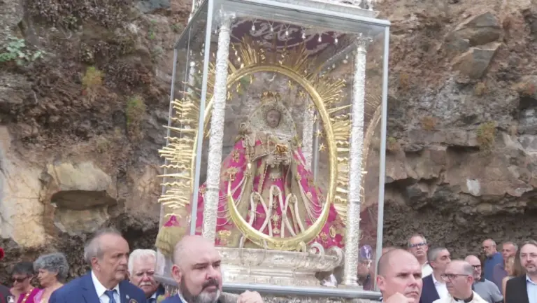 La Radio Canaria acompaña a la Patrona de la Palma en su visitas a las zonas afectadas por el volcán