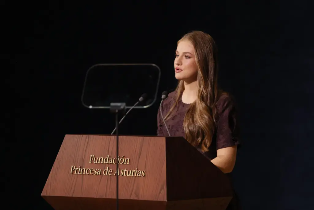 Felipe VI y la princesa Leonor reflexionan sobre la convivencia democracia y la diversidad en los Premios Princesa de Asturias 2025